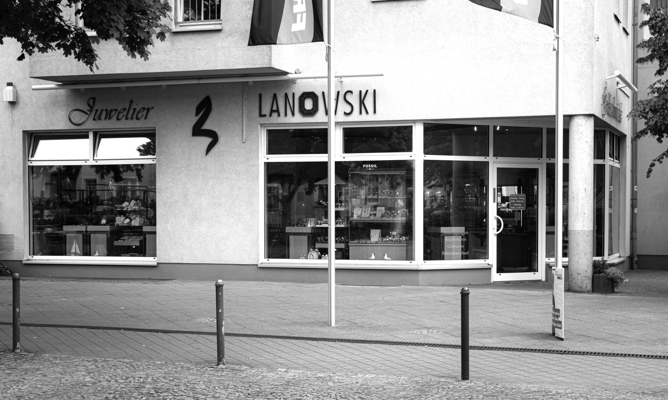 Laden_aussen_sw